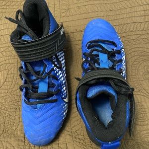 Boy’s Nike Alpha Football cleats Blue size 6